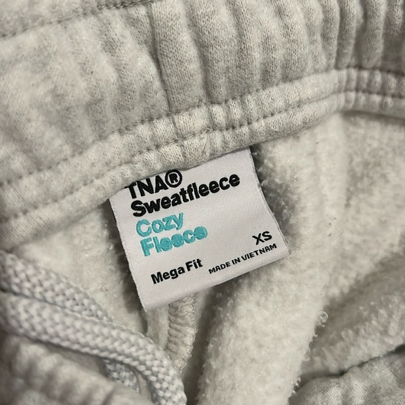 Aritzia TNA Cozyfleece Sweat Set Heather Cloud White - Picture 5 of 5